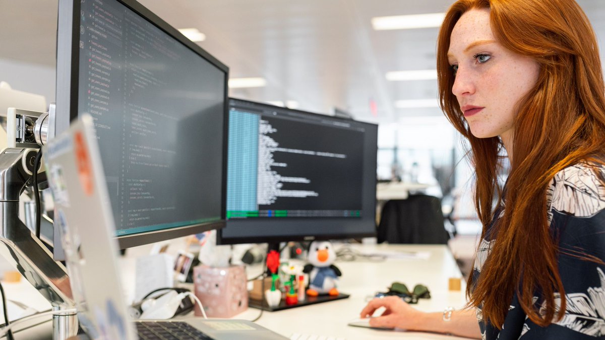ComputerworldES's tweet image. En el #DiaInternacionaldelProgramador, y con la actual escasez de #talentodigital a nivel mundial, @inesvrios, cofundadora y CEO de @AdaLab_Digital, nos recuerda que el talento tecnológico femenino es una valiosa fuente a tener en cuenta en la industria TI bit.ly/3sRvtvv