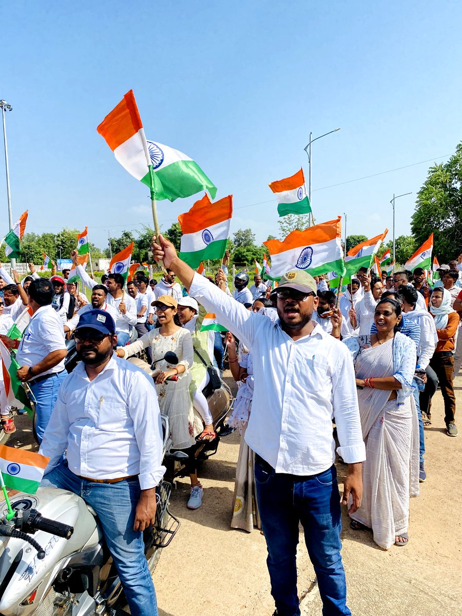 संघर्षों की राहों पर 
कीर्तिमान बनाने आएं है।
हम पटवारी मिलकर अपना
आत्मसम्मान बचाने आए हैं।
#2800gradepay
#MPPatwarisangh 
<a href="/ChouhanShivraj/">Shivraj Singh Chouhan</a> <a href="/GovindSingh_R/">-</a>
<a href="/aajtak/">AajTak</a> <a href="/ABPNews/">ABP News</a> <a href="/NewsNationTV/">News Nation</a>