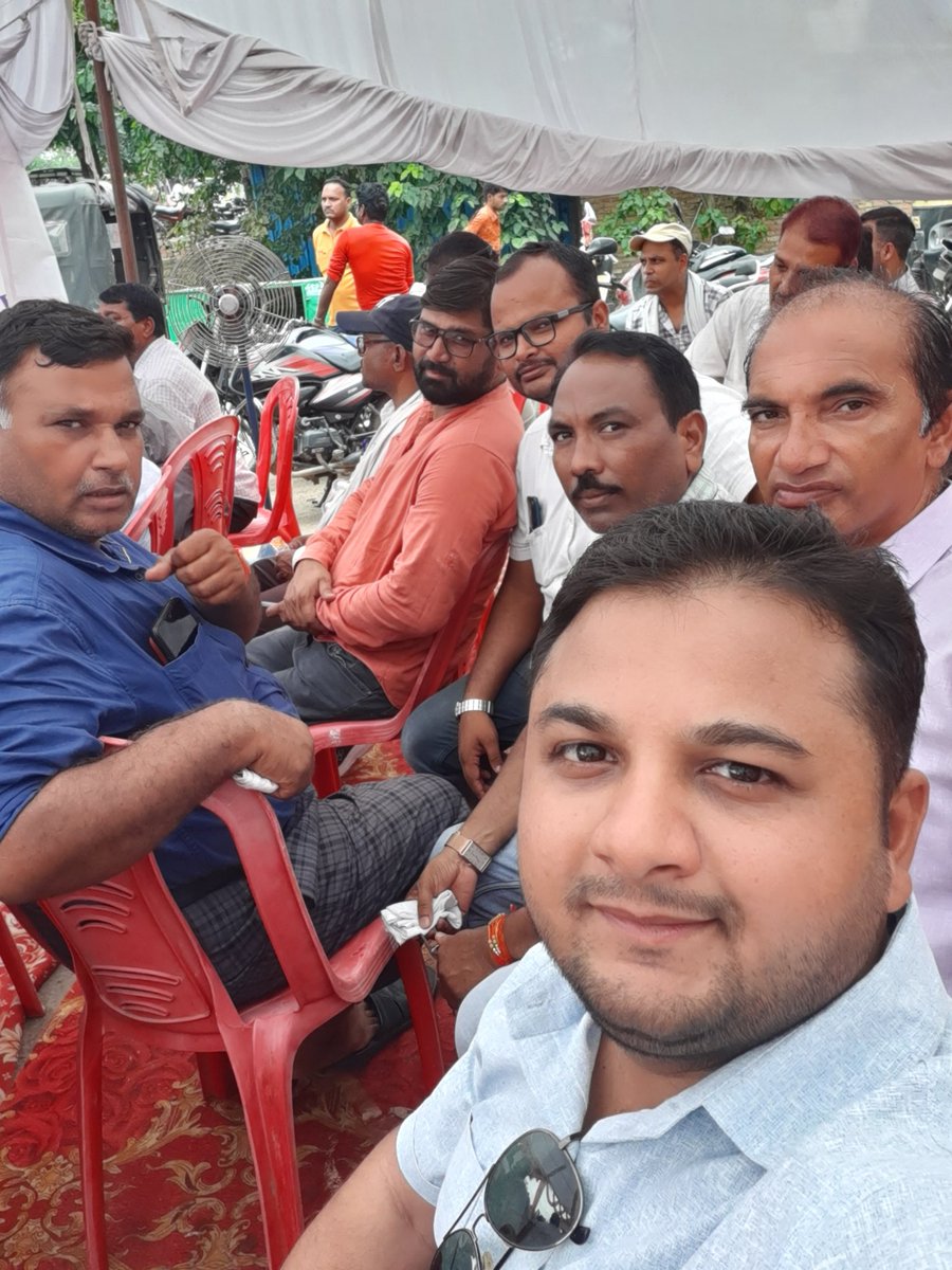 <a href="/ChouhanShivraj/">Shivraj Singh Chouhan</a> <a href="/CMMadhyaPradesh/">Chief Minister, MP</a> <a href="/OfficeofSSC/">Office of Shivraj</a> <a href="/GovindSingh_R/">-</a> <a href="/mprevenuedeptt/">Revenue Department, Madhya Pradesh</a> <a href="/JM_Scindia/">Jyotiraditya M. Scindia</a> <a href="/ZeeMPCG/">Zee MP-Chhattisgarh</a> 
पंडालों में पटवारी हैं
उम्मीदों में किसान हैं।
मामा अब आदेश करो
पूरा मध्यप्रदेश परेशान है।

#Rewa #2800ग्रेडपे #2800Gradepay #mppatwariStrike
