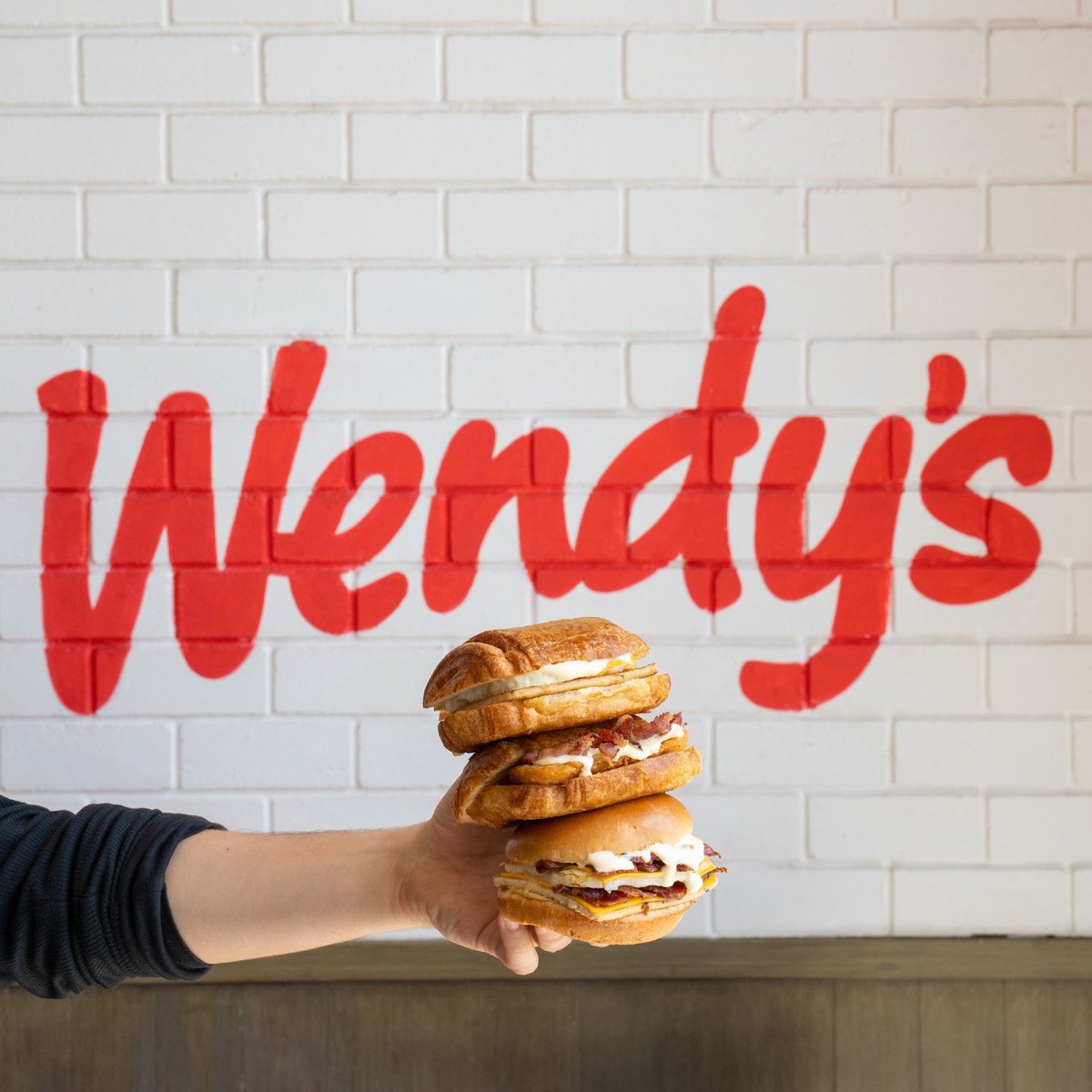WendysMENA's tweet photo. Which breakfast sandwich is your favorite? 😋

#Wendys
#WendysMena
#Kuwait
#UAE https://t.co/FD4lOhPATs