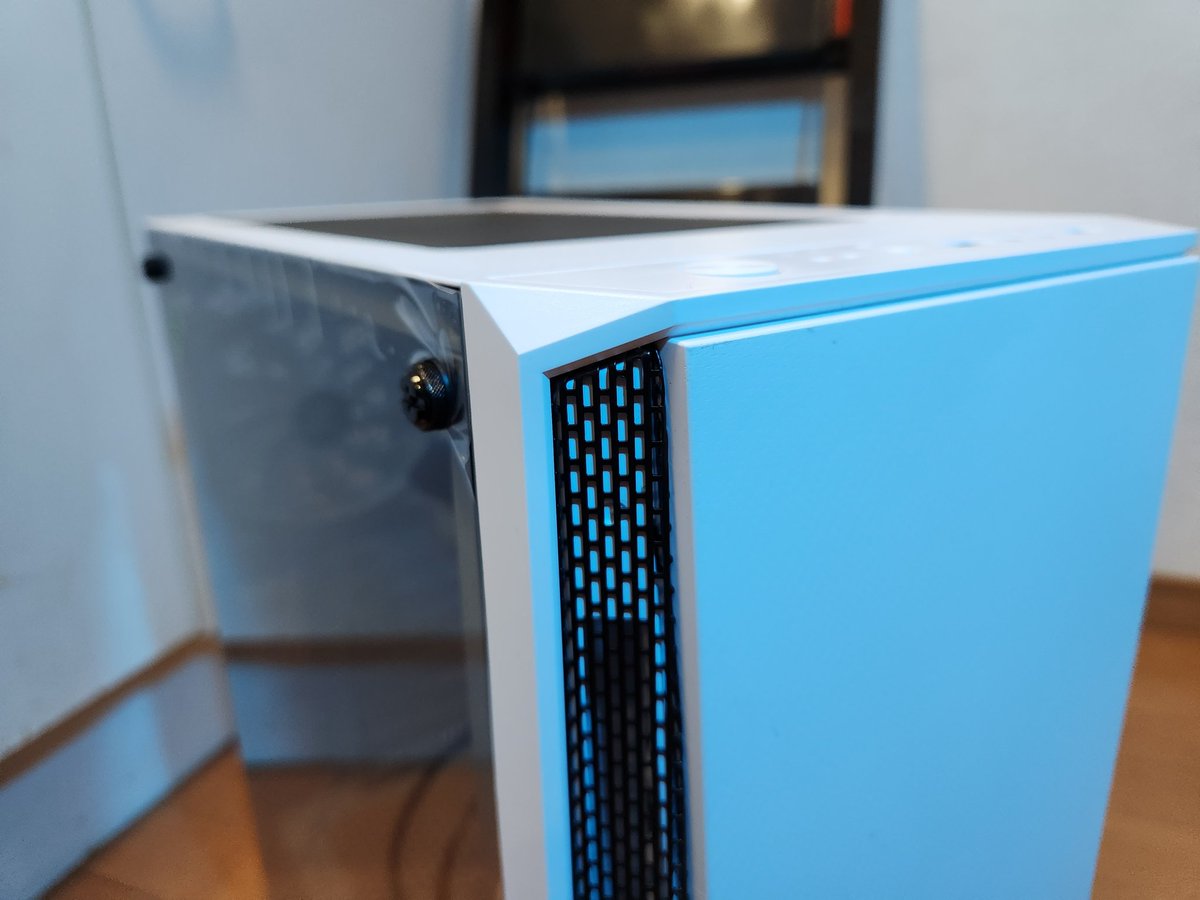 tomatojuice_7's tweet photo. Enermaxのドスパラ限定の「ENERMAX PABYS PB30 ECB-PB30-WW-ARGB」というATX / MicroATX / Mini-ITX対応のケースも届いた😄　気が向いたら動画に残す！ #PCケース https://t.co/RlYyzdekTW