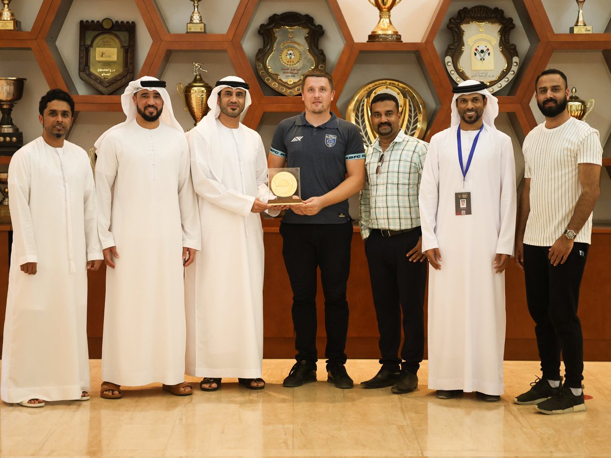 A heartfelt thank you to Sharjah FC for thoughtful memento after last night’s game! 👏 #KBFC #KeralaBlasters