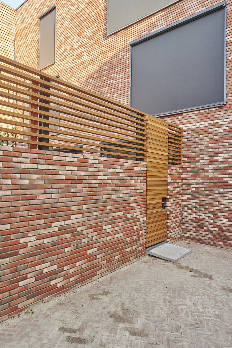 Van Ee Staal tweet media