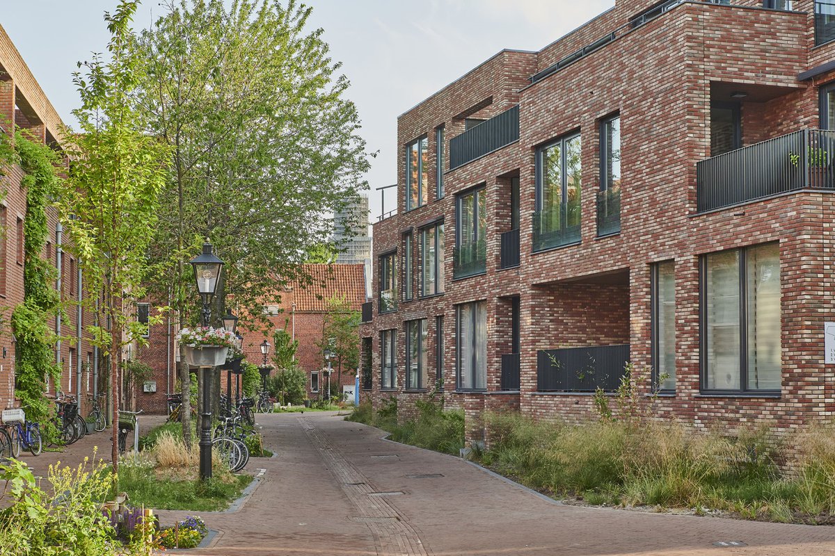 Van Ee Staal tweet media