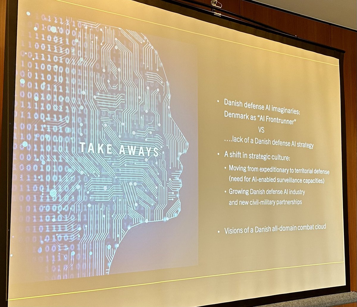 <a href="/RoyLindelauf/">Roy Lindelauf</a> <a href="/ICDS_Tallinn/">ICDS Tallinn</a> #DefenseAI in #Denmark: key messages upfront, presented by <a href="/aigraae/">Andreas Graae</a> #DAIOCONF23