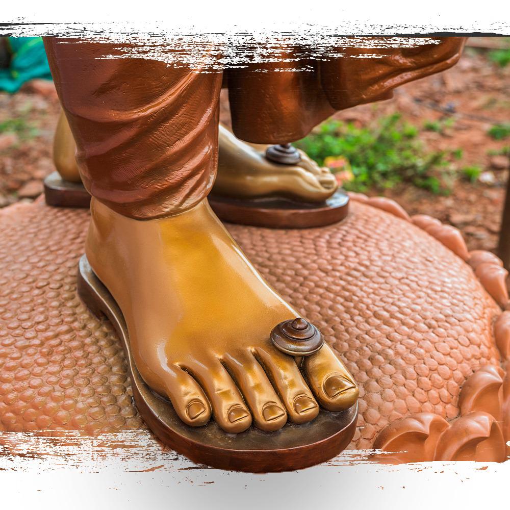सनातन संस्कृति के पुनरुद्धारक पूज्यपाद जगद्गुरु आद्यशंकराचार्य जी के चरणों की पदचाप अनंत युगों तक गूँजती रहेगी।

आचार्य शंकर की ज्ञानभूमि ओम्कारेश्वर में माँ नर्मदा के तट पर स्थापित हो रही 'एकात्मता की मूर्ति' वेदों में निहित सर्वकालिक ज्ञान व चराचर जगत के अस्तित्व की एकसूत्रता