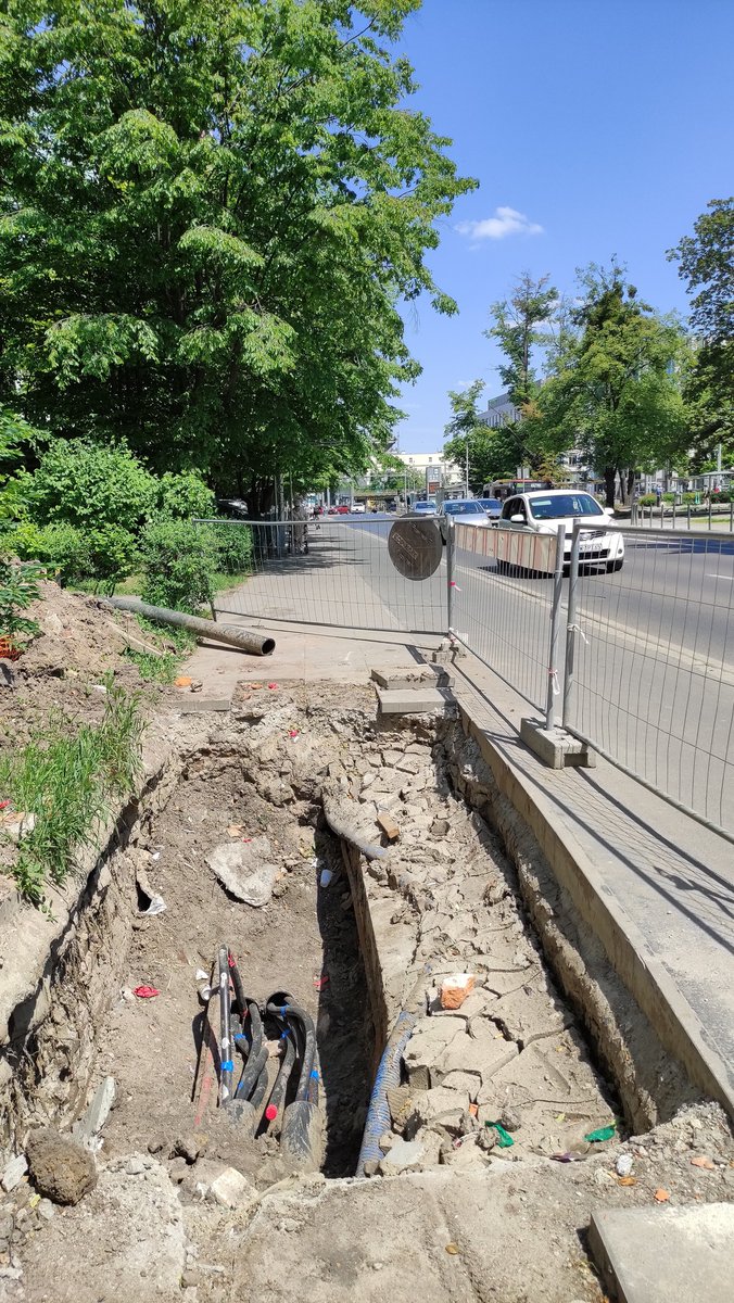 Kończymy ważny remont w okolicach centrum!

Mowa o remoncie kabli trakcyjnych dla obszaru zasilania stacji prostownikowej "Ślężna".

Na całym obszarze prac położyliśmy blisko 39 tysięcy metrów bieżących kabli. Łączny koszt realizacji inwestycji to ponad 7,5 mln zł brutto.