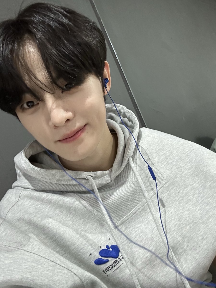 BAE173_member's tweet photo. [#제이민]

셀카 삼매경

#BAE173 #비에이이173
#JMIN https://t.co/kaCgGLfs0m