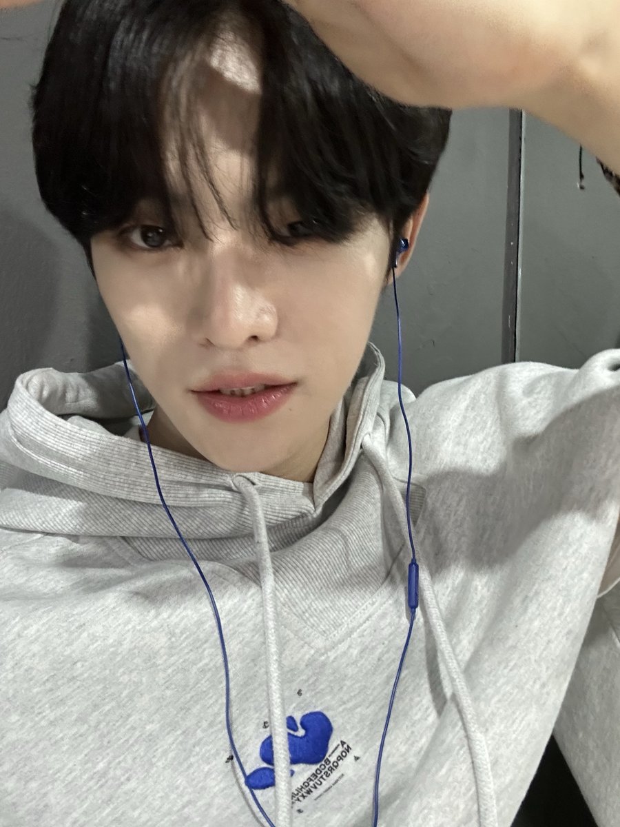 BAE173_member's tweet photo. [#제이민]

셀카 삼매경

#BAE173 #비에이이173
#JMIN https://t.co/kaCgGLfs0m