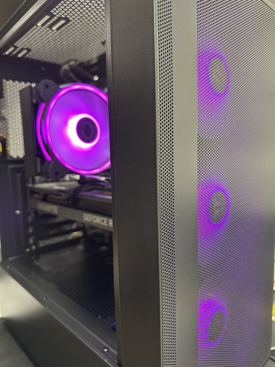 Nouveau pc gamer avec une 4060ti 32 go de ram en rgb Corsair version RS optimisée pour Amd