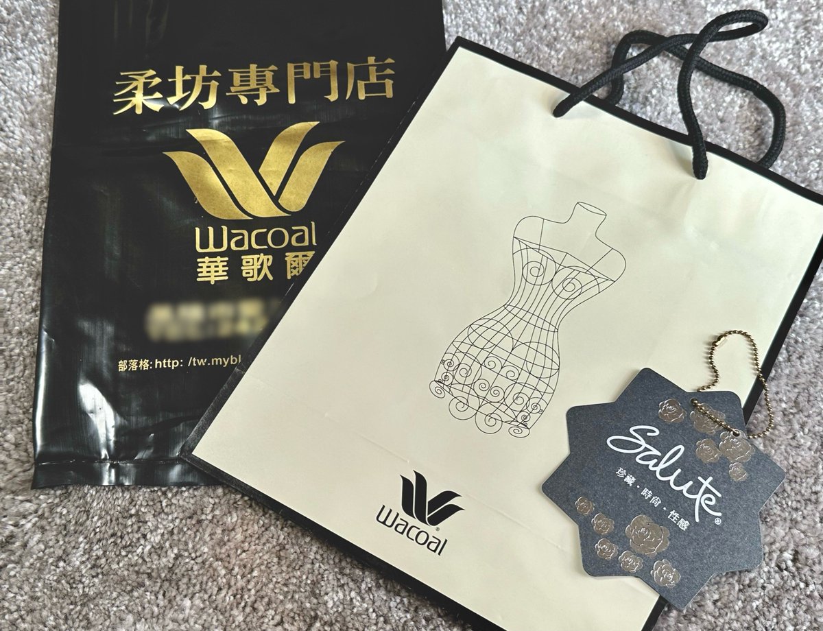 台湾のsalute ✨
日本にはないデザイン

よく見るとタグに片仮名で「サルート」と刺繍されています…👀か、可愛いっ🙌♡ https://t.co/0YAfe3UfiS