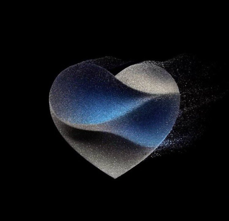 EmmaBank32573's tweet photo. Like The tweet there is a surprise for you from....Apple
 #AppleEvent #AppleEvent2023 #Iphone15  #iPhone https://t.co/4wASx7gpHB