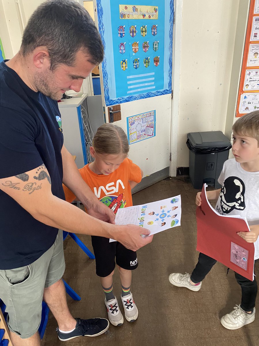 llwynyreos's tweet photo. A great morning with @PenparcauForum discussing how the school and our local Penparcau Hub can have a positive impact on our community. Great ideas shared and discussion had by all. #HaveYourSay #Community https://t.co/vbVXhKML59