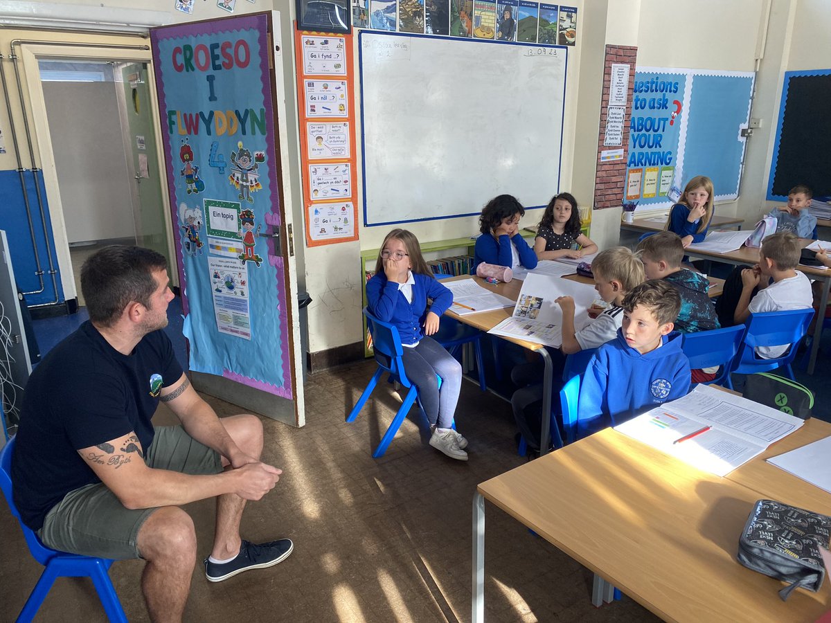 llwynyreos's tweet photo. A great morning with @PenparcauForum discussing how the school and our local Penparcau Hub can have a positive impact on our community. Great ideas shared and discussion had by all. #HaveYourSay #Community https://t.co/vbVXhKML59