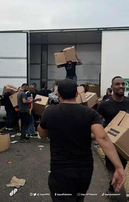 swilkinsonbc's tweet photo. Israelis immediately steal all the contents of a truck carrying chickens as soon as the lorry driver dies in a traffic accident | @DayPal_official https://t.co/BFctIdIb3A