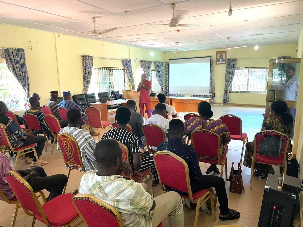 SNVGhana's tweet photo. Last week, our Healthy Future for All (HF4A) project held a Private Sector Engagement workshop with #WASH #SMEs and officials of the Nandom and Lambussie Districts Assemblies to discuss how to improve #WASH conditions in the districts by enforcing Sanitation By-laws.
#SNVImpact https://t.co/1Oa0NlVOgi