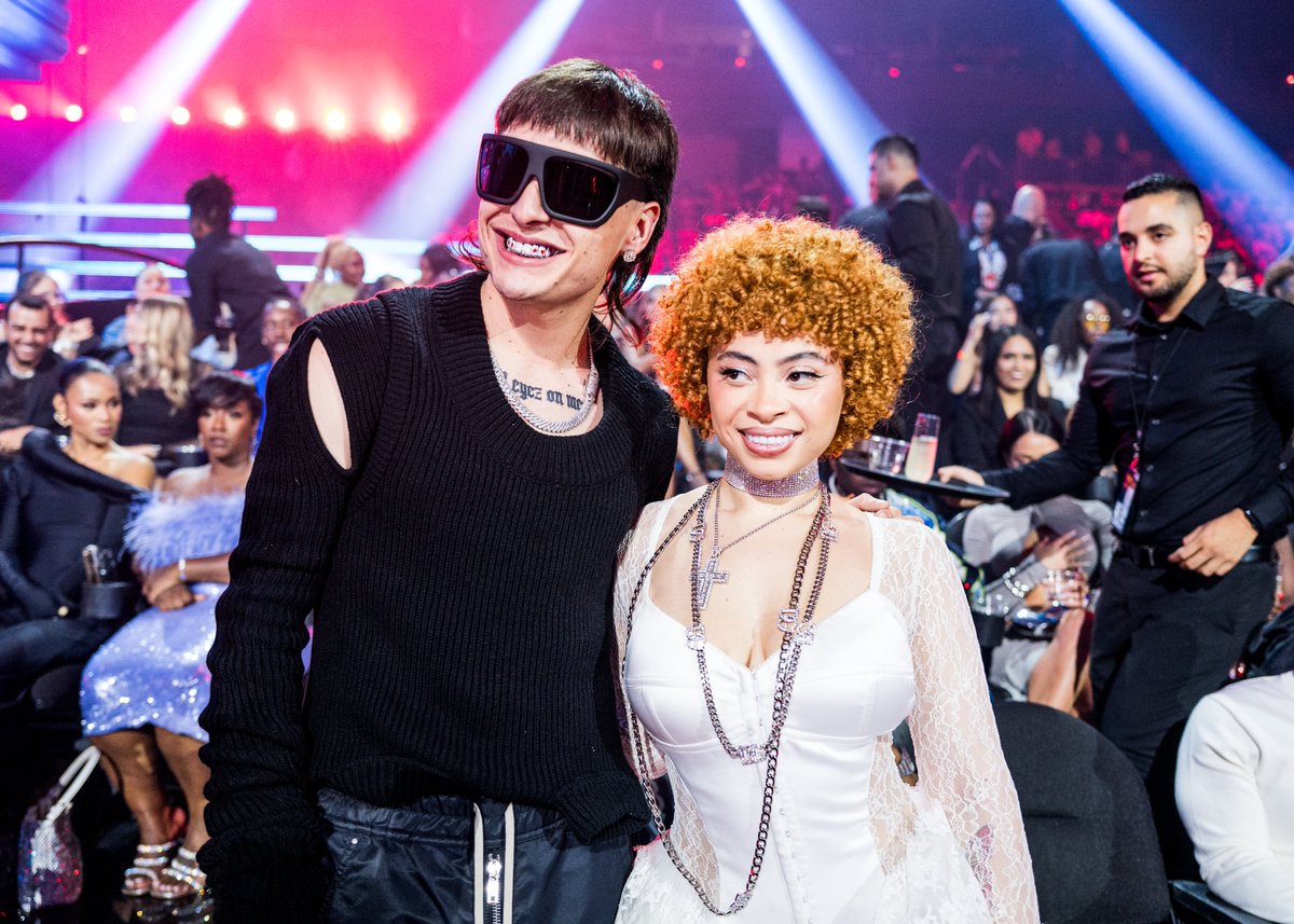 NosyBuzzer's tweet photo. #MTVVMAs 2023: Lots of A-List artistes Host: #NickiMinaj
#rema #selenagomez #taylorswift #icespice suki #straykids #VMAs #MTV #afrobeats #haileybailey #chloebailey #shakira pinkvenom best cardi meg #lilnasx #blackpink #dojacat #demilovato #moonbin #trending #justintimbalake VMA https://t.co/EfbKqPtKQ0