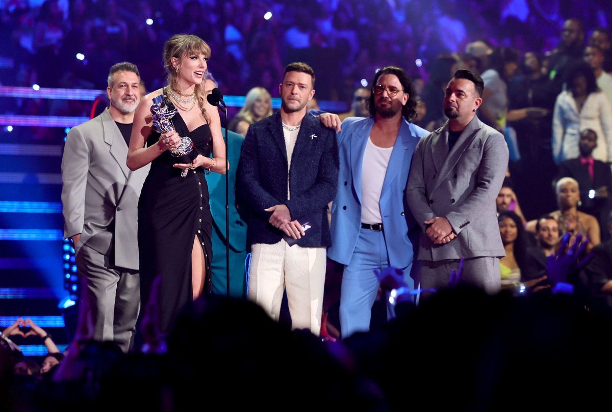 NosyBuzzer's tweet photo. #MTVVMAs 2023: Lots of A-List artistes Host: #NickiMinaj
#rema #selenagomez #taylorswift #icespice suki #straykids #VMAs #MTV #afrobeats #haileybailey #chloebailey #shakira pinkvenom best cardi meg #lilnasx #blackpink #dojacat #demilovato #moonbin #trending #justintimbalake VMA https://t.co/EfbKqPtKQ0