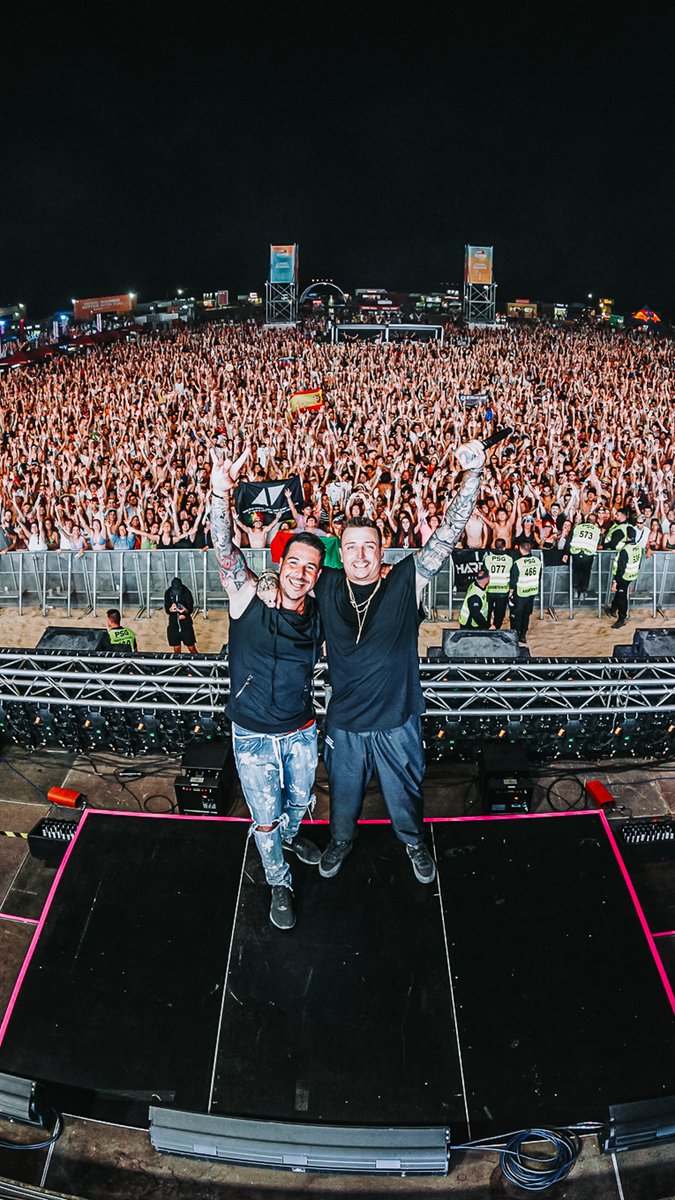 This is your last change to vote for us in the #DJMAGTOP100! We invite you to support us by casting your vote and we hope to see you on the dance floor again very soon! 🙏❤️
linktr.ee/VoteBlasterjax…