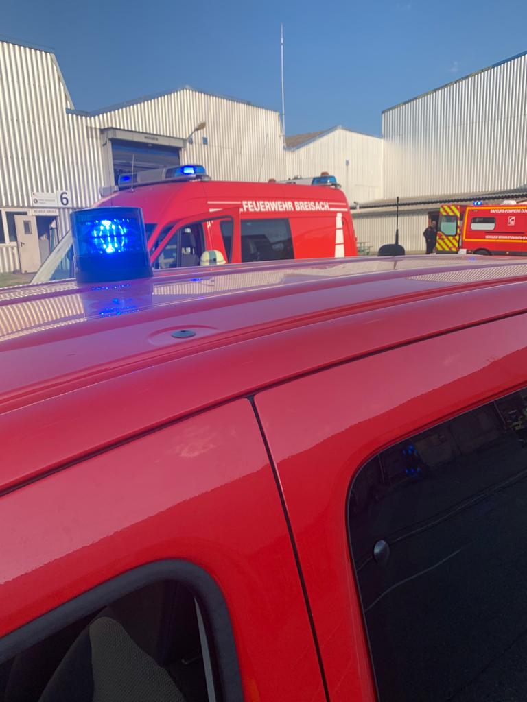 sdis68's tweet photo. 🚨Le 9.09, un #exercice #incendie était organisé par la Cie 2 du #SIS68 sur un site industriel de #Kunheim, en collaboration avec les #pompiers allemands.
Objectif : travailler le partenariat avec les ets industriels et #cooperation #transfrontalière🇩🇪🇫🇷
👉https://t.co/nIgVfIUSkp https://t.co/ijFbxSBf1E