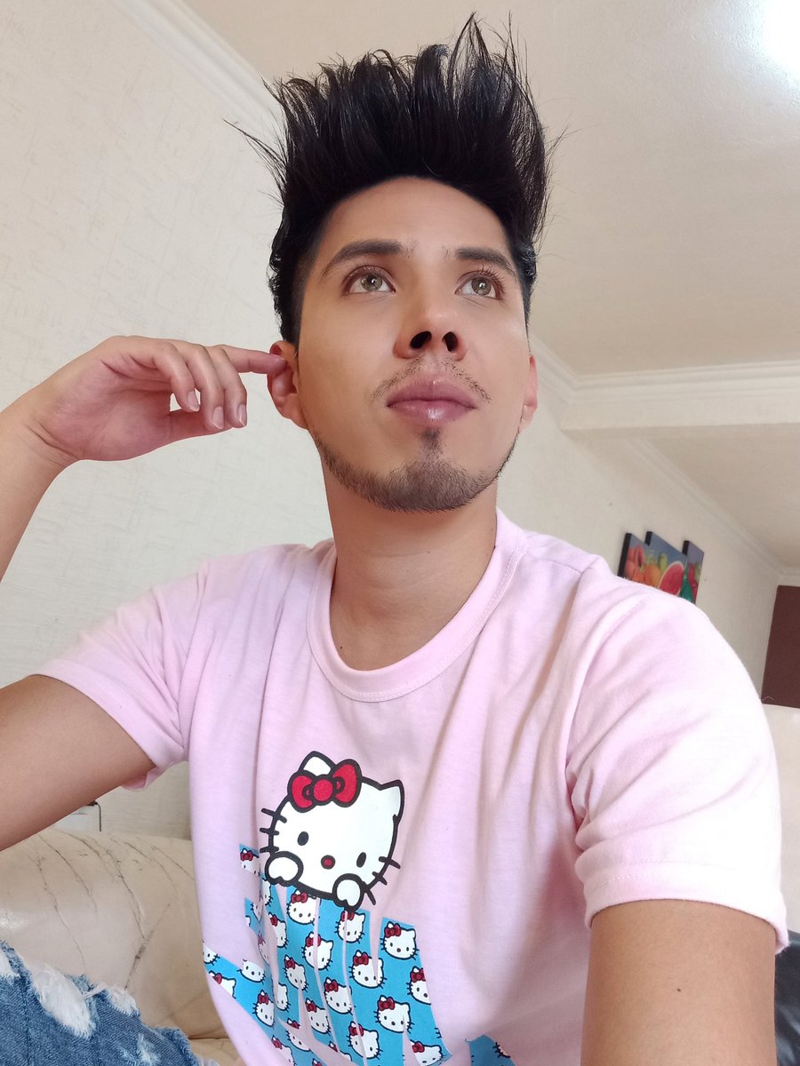arellano_adrien's tweet photo. #HelloKitty #Pinktime #friendstime https://t.co/SvY8YAAmWL