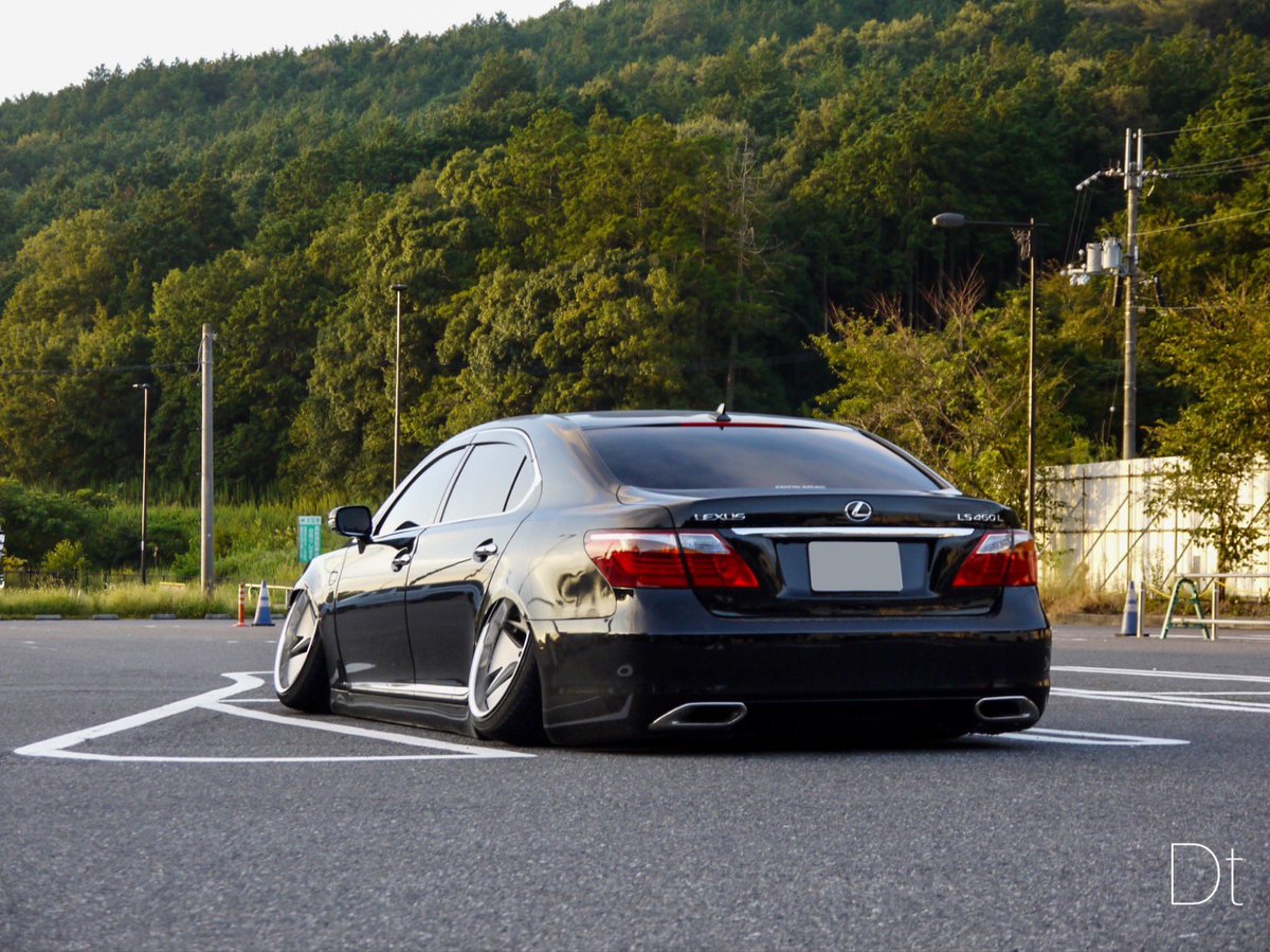 ategon6666's tweet photo. #道の駅竜王かがみの里
#LEXUS
#LS460L
カッコ良すぎたので
勝手に撮ってしまいました🫢
#オーナー様に届け https://t.co/2M4MudYQYQ