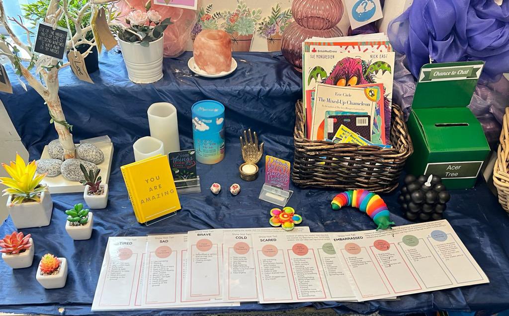 foxfield's tweet image. Values are at the heart of all that we do, guiding our children to be the best version of themselves 💫 fantastic values and reflection table in @FoxfldAcer #learningenvironment #excellence