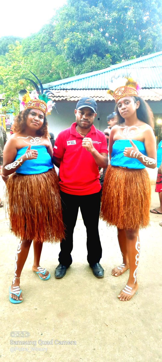 Meningkatkan kapasitas budaya, Tumbuhnya dari kepribadian dn di eplemntasikan di lingkungan dan ykin lh akan menyebar kepda Generasi Muda yng tumbu, dn juga meminati Estimasi budaya itu sendri. Salam Anak Budaya..