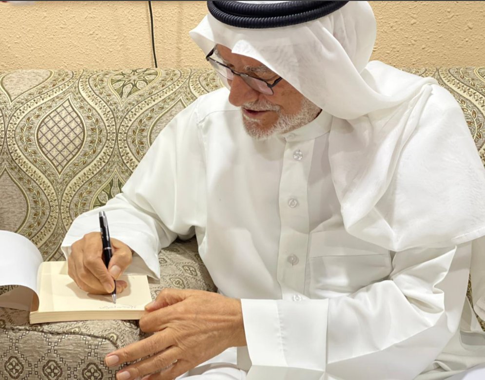 عقد النادي البارحة لقاء ماتعاً مع معالي أ.د. علي بن إبراهيم النملة لمناقشة كتابه في السيرة الذاتية. تميز اللقاء بعطاء فكري منقطع النظير من معالي المؤلف إجابةً لمداخلات الحضور وتساؤلاتهم.