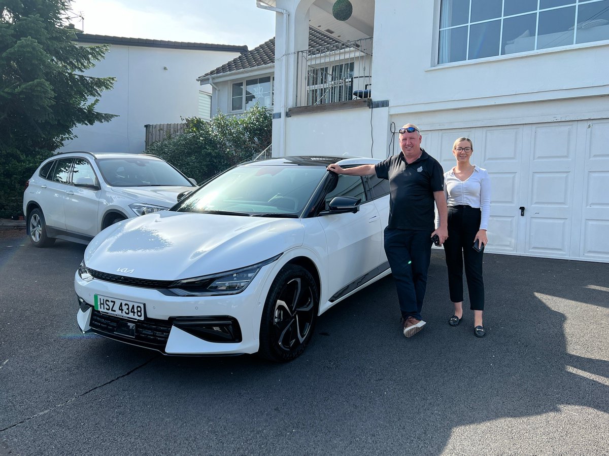 Business Development Executive, Bronagh recently handed over this KIA EV6 to Jeff from <a href="/JohnsManville/">Johns Manville</a>, one of our major worldwide business customers 🚘