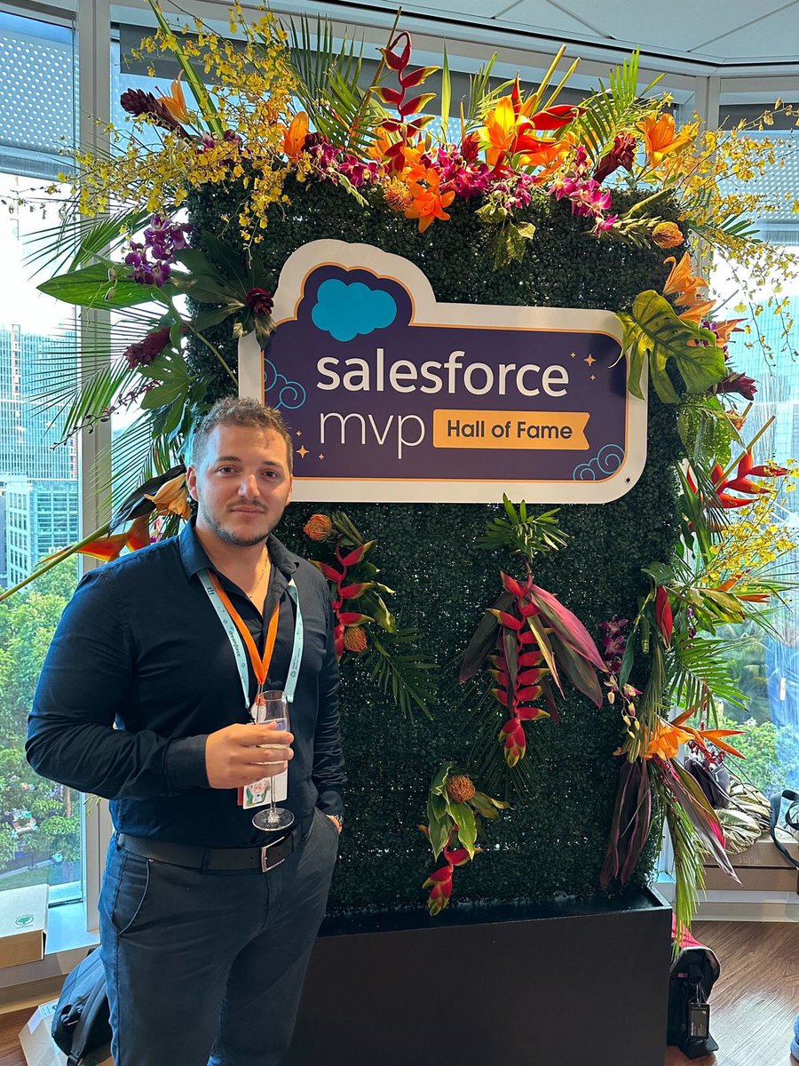 albaniadreamin's tweet photo. Dreamforce takes place each year during autumn (fall), often in September. This year’s event is taking place September 12-14. 🍂📅 #AutumnEvent https://t.co/UF5K8ZMv7g