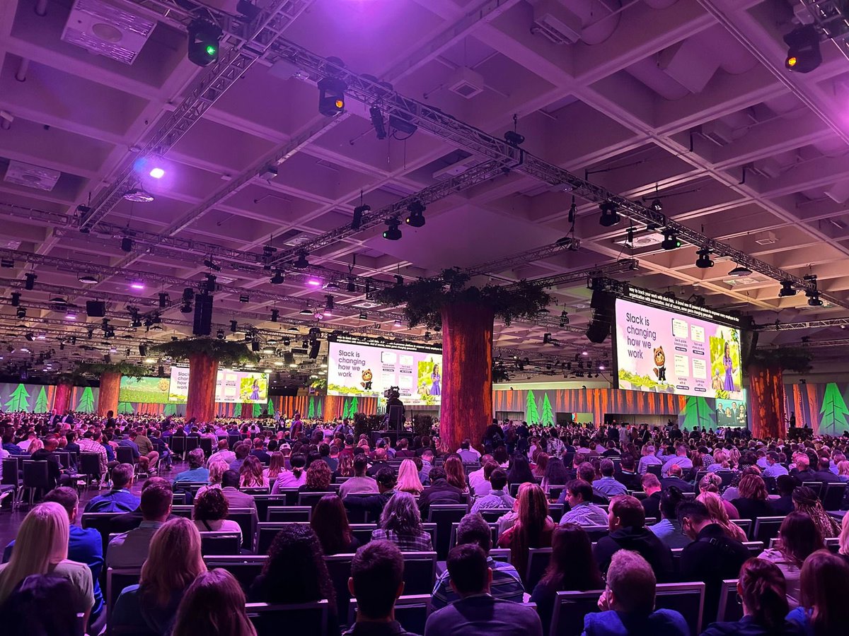 albaniadreamin's tweet photo. Dreamforce takes place each year during autumn (fall), often in September. This year’s event is taking place September 12-14. 🍂📅 #AutumnEvent https://t.co/UF5K8ZMv7g