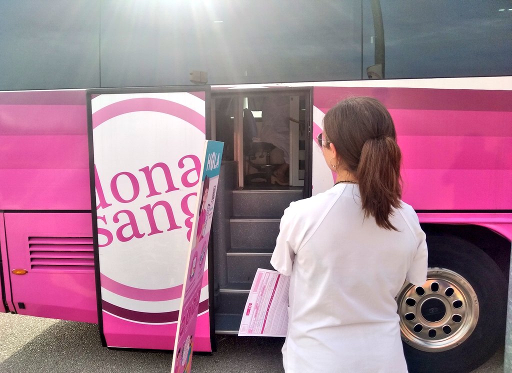 HospitaldeInca's tweet photo. 👏🏻 Els donants comencen a arribar al bus 

⏲️ Recorda que tens fins a les 14 hores per donar sang a l'Hospital d'Inca

@donasangbalears @incaciutat 
@ibsalut @goib @SalutGOIB 
@FerrerXisco https://t.co/8cIiwK0JvK