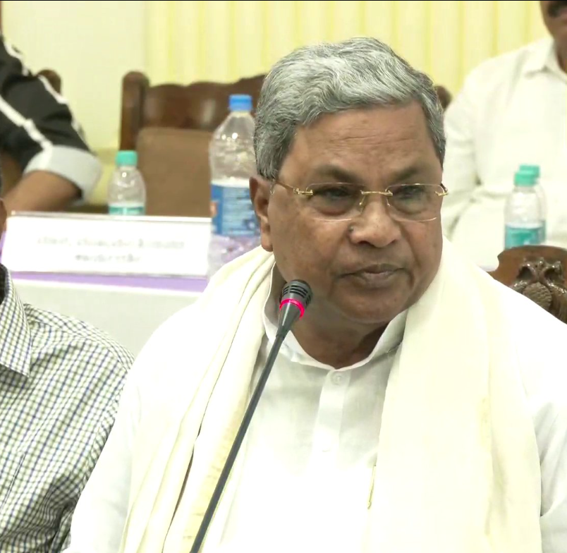 cliQIndiaMedia's tweet photo. On the #cauverywater sharing issue, #Karnataka CM @siddaramaiah says, "As the state is facing a severe rain deficit, we are not in a position to release water to #TamilNadu as per the Supreme Court order" 

#cliQIndia #cauveryriver https://t.co/bYYTT9oLQl