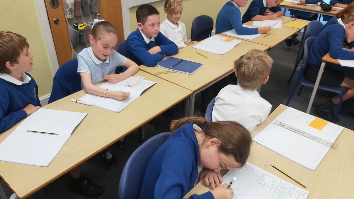wclpsyear5's tweet photo. Using Gattegno charts to consolidation our knowledge of place value today! #wclpsmaths https://t.co/OVzwulnV0N