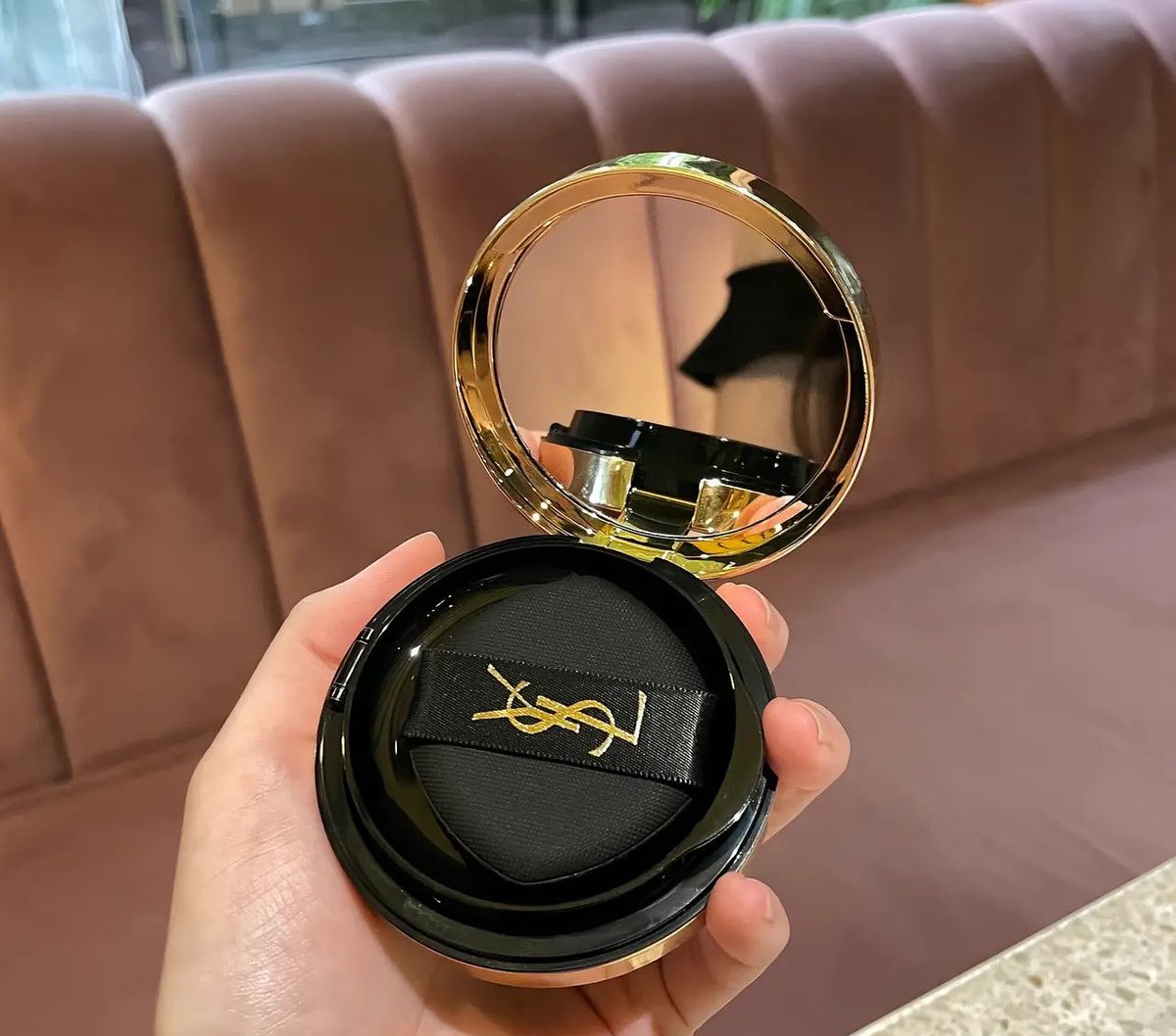 1moreu's tweet photo. LE CUSHION ENCRE DE PEAU 
ของใหม่✨ No. HB10 , HB20 

#ส่งต่อ 1,100.- ส่งฟรี🪽

ไลน์งั้บ~👇🏻✨
https://t.co/Jh5sBQxmXm

#ส่งต่อเครื่องสําอาง #ส่งต่อสกินเเคร์มือสอง #ส่งต่อกระเป๋า #ส่งต่อรองเท้า #ส่งต่อเสื้อผ้ามือสอง #ส่งต่อหนังสือ https://t.co/1MlTyjkbks