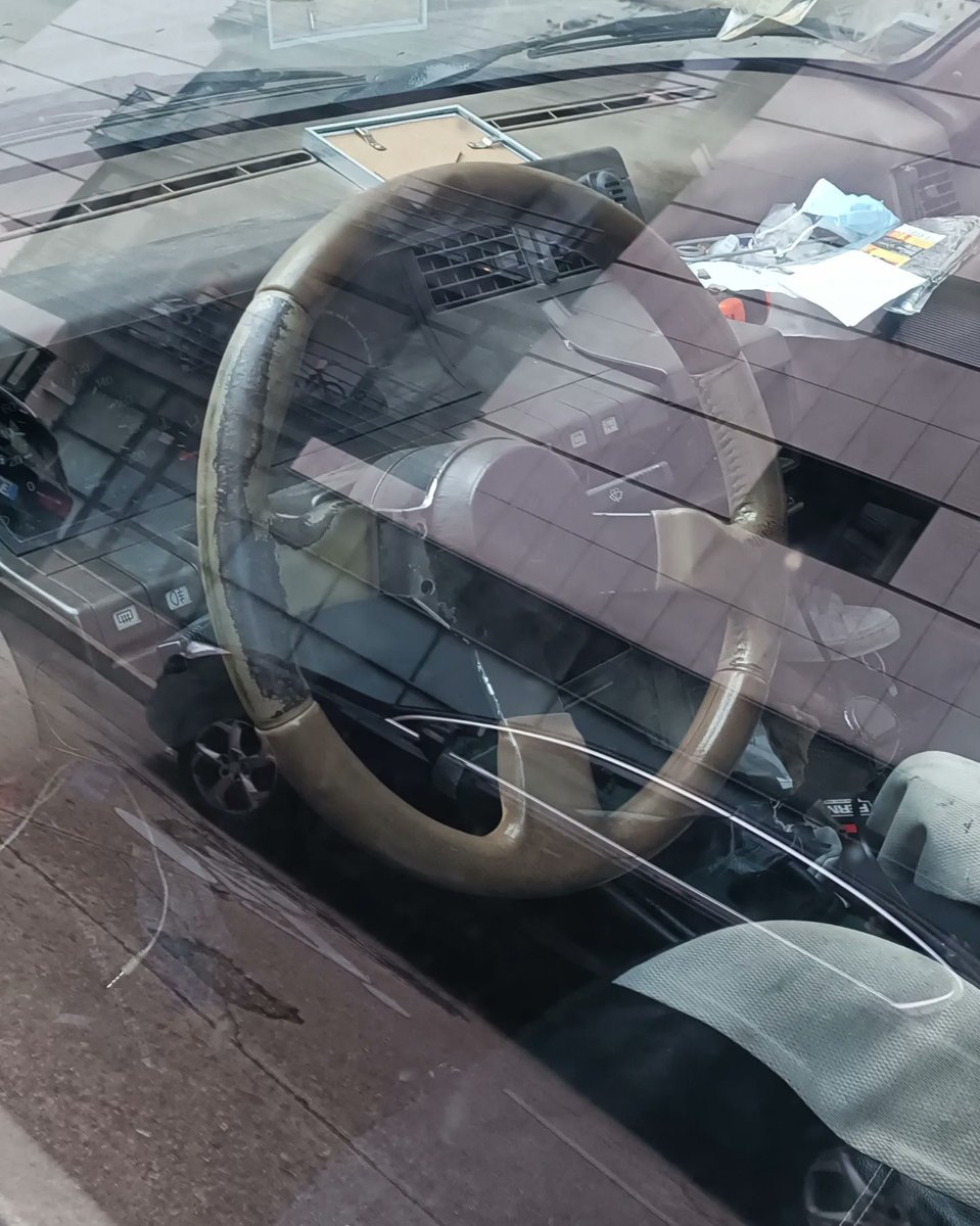 testanddriving's tweet image. En 1984, la Renault 5 tire sa révérence. Elle est remplacée par la Renault Super 5 qui sera produite jusqu'en 1996. Parmi les nombreuses versions et les 3 436 650 exemplaires produits, il y a eu la version Baccara.

@renault_fr @AtelierRenault