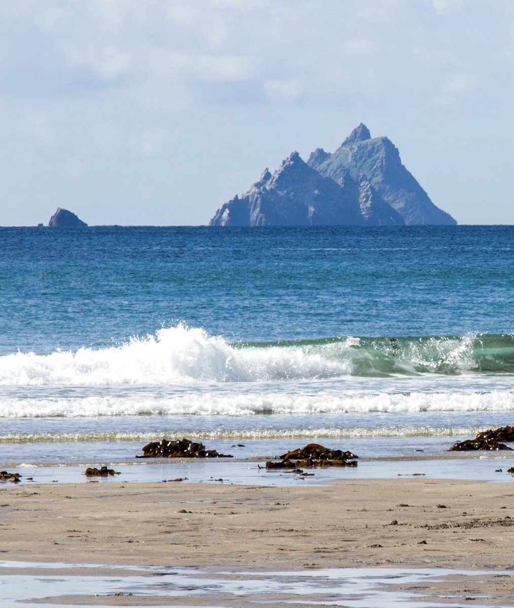 Calm and serene in St Finian’s Bay and the Mystical Skelligs in the background @wildatlanticway @WAWHour @SkelligSix18 @DiscoverIreland @DiscoverKerry_