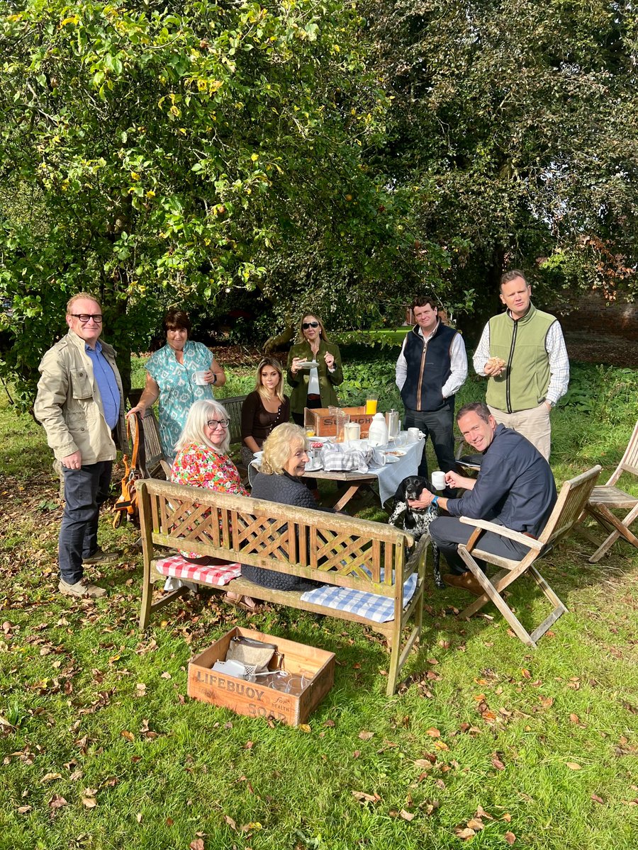 Did someone say breakfast?! 🥐 ☕ 🍓 

Our Henley-on-Thames office started the day with a team breakfast in the garden. If only all Wednesdays started this way!
#henleyonthames #localbusiness #teamwork #teamworkmakesthedreamwork #breakfast #garden #rural #residential #commercial
