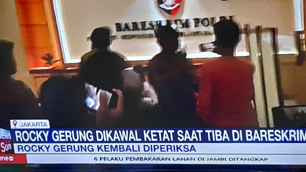 Tak tunggu videonya, kali aja Yang Mulya akan lompat meja lagi..