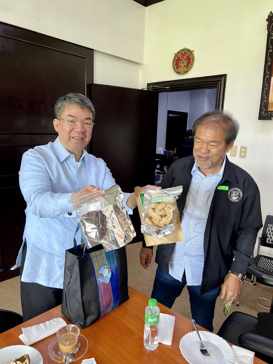 senkokopimentel's tweet photo. Grateful to have had a discussion today with the inspiring leaders from Misamis Oriental, Gov. Peter Unabia, Cong. Christian Unabia, BM Rey Buhisan, Gingoog City Mayor Erick Cañosa, Medina Mayor Donato Chan, ABC President Robert De Lara, and Talisayan Vice Mayor Rommel Maslog.

It was good to see you, Cong. Johnny Pimentel. Thank you for stopping by.