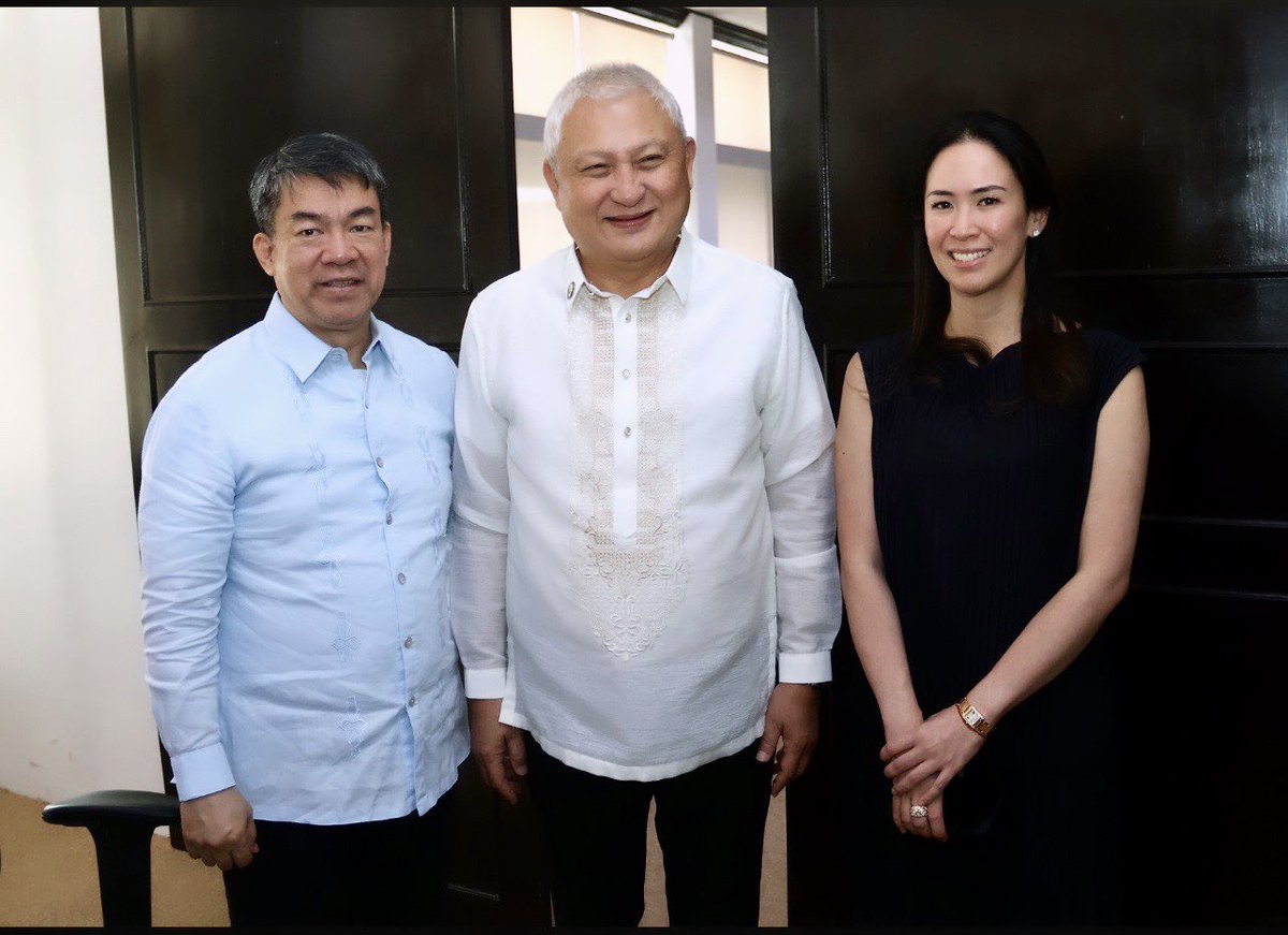 senkokopimentel's tweet photo. Grateful to have had a discussion today with the inspiring leaders from Misamis Oriental, Gov. Peter Unabia, Cong. Christian Unabia, BM Rey Buhisan, Gingoog City Mayor Erick Cañosa, Medina Mayor Donato Chan, ABC President Robert De Lara, and Talisayan Vice Mayor Rommel Maslog.

It was good to see you, Cong. Johnny Pimentel. Thank you for stopping by.