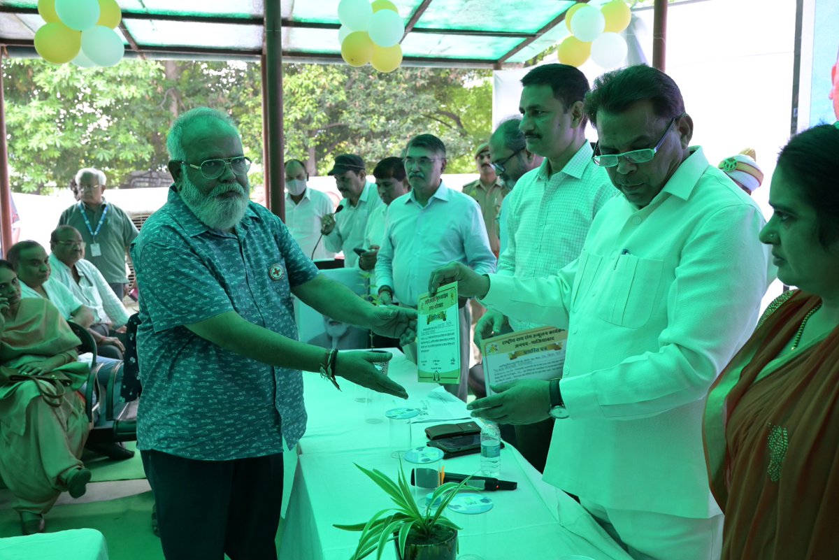 निक्षय मित्रों को सम्मानित किया गया एवं गोद लिए गए टीवी मरीजों को पोषण आहार  वितरित किए गए, आयुष्मान भारत के लाभार्थियों को आयुष्मान कार्ड भी वितरित किये गए एवं आभा कार्ड की जानकारी भी प्रदान की गयी  I समस्त प्रतिभागियों को अंग दान की शपथ दिलाई गयी I