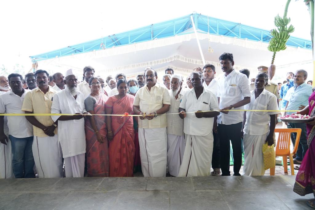 r_sakkarapani's tweet photo. பல்வேறு வளர்ச்சிப் பணிகள் மூலம் பேரூராட்சிகளை நவீன மயமாக்கும் நோக்கில், திண்டுக்கல் மாவட்டம், ஒட்டன்சத்திரம் தொகுதி, கீரனூர் பேரூரில் பொதுமக்களின் பயன்பாட்டிற்காக ரூ.82.95 இலட்சத்தில் புதிய பேருந்து நிலையத்தை இன்று திறந்து வைத்து மக்களிடம் உரையாற்றினேன்.

அதைத்தொடர்ந்து, அரசு மே.நி.பள்ளியில் 26 மாணவ- மாணவிகளுக்கு விலையில்லா மிதிவண்டிகளை வழங்கியும், ரேசன் பொருட்கள் மக்களுக்கு சிரமமின்றி கிடைத்திடும் வகையில், புதிய நியாய விலைக் கடைகளையும் திறந்து வைத்தேன்.