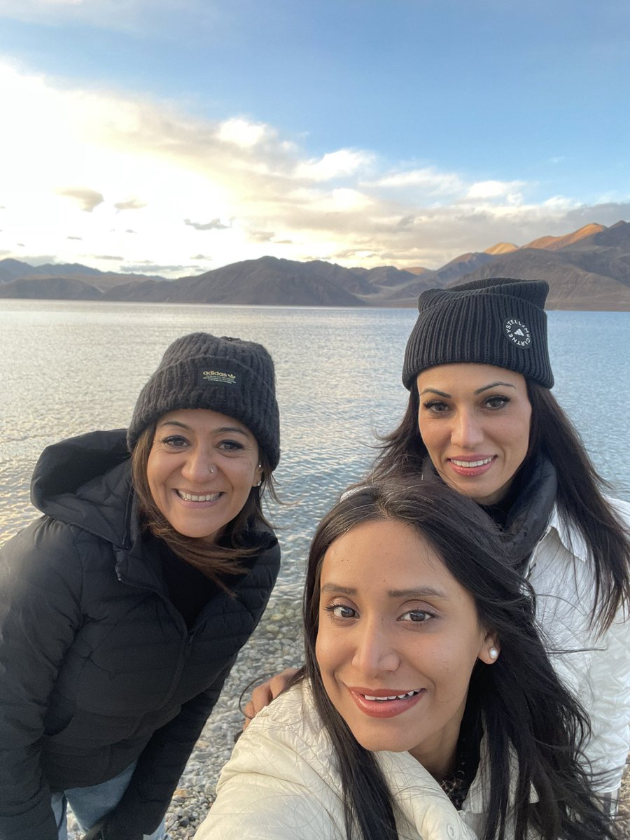 defaultrunner's tweet photo. Imagine being so close to these many shades of blue but never feeling ‘blue’ at all! 🫐 🌊

Pangong Tso has to be one of my most favourite places in Ladakh ever! The serenity that encapsulates this gorgeous lake always makes me feel at  home. Ever so grateful for being able to experience this in life. 💙🧿

#ladakh #ladakhtourism #lehladakh #ladakhdiaries #exploremore #explore #traveler #wanderer #travelgram