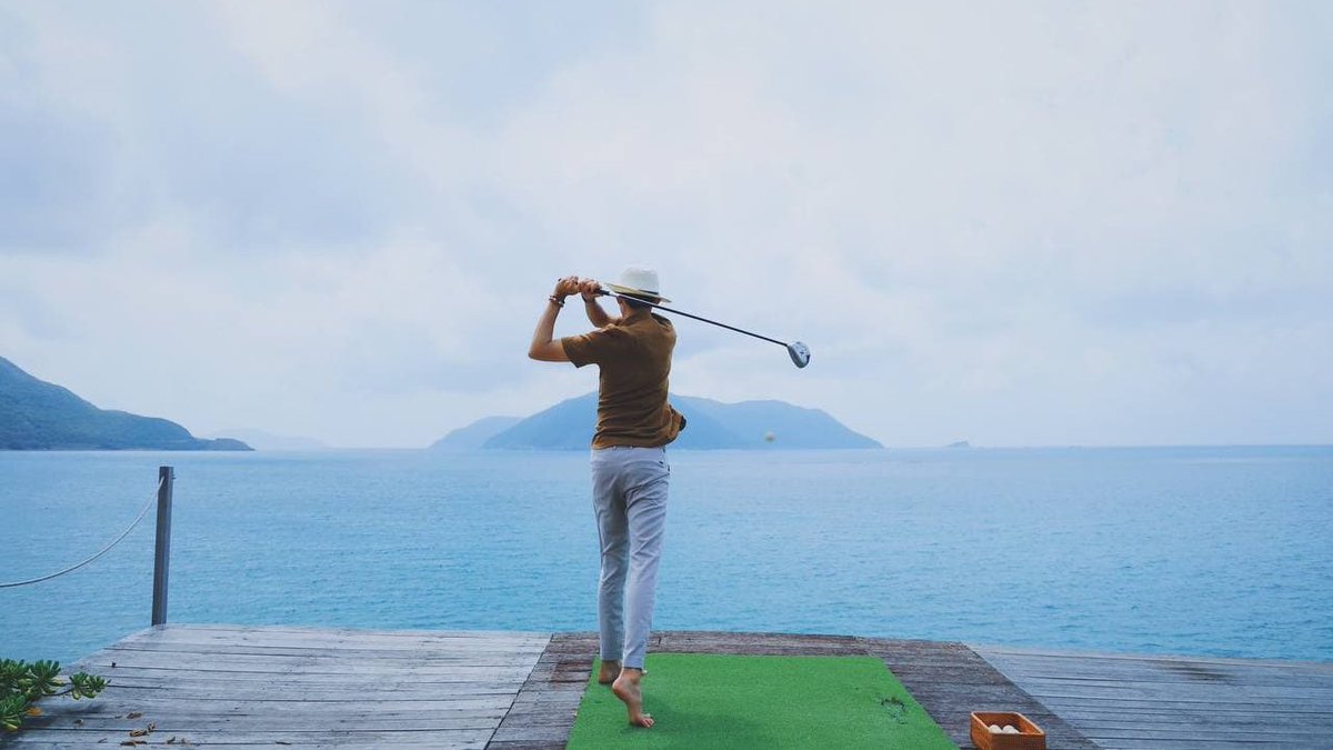 Ditch the ordinary & experience #SixSensesConDao Feed The Fish Golf – a swing with a splash! Ace your swing using EcoBioBalls® at Sense of View Platform, sinking shots that dissolve in 48 hours & become fish food.