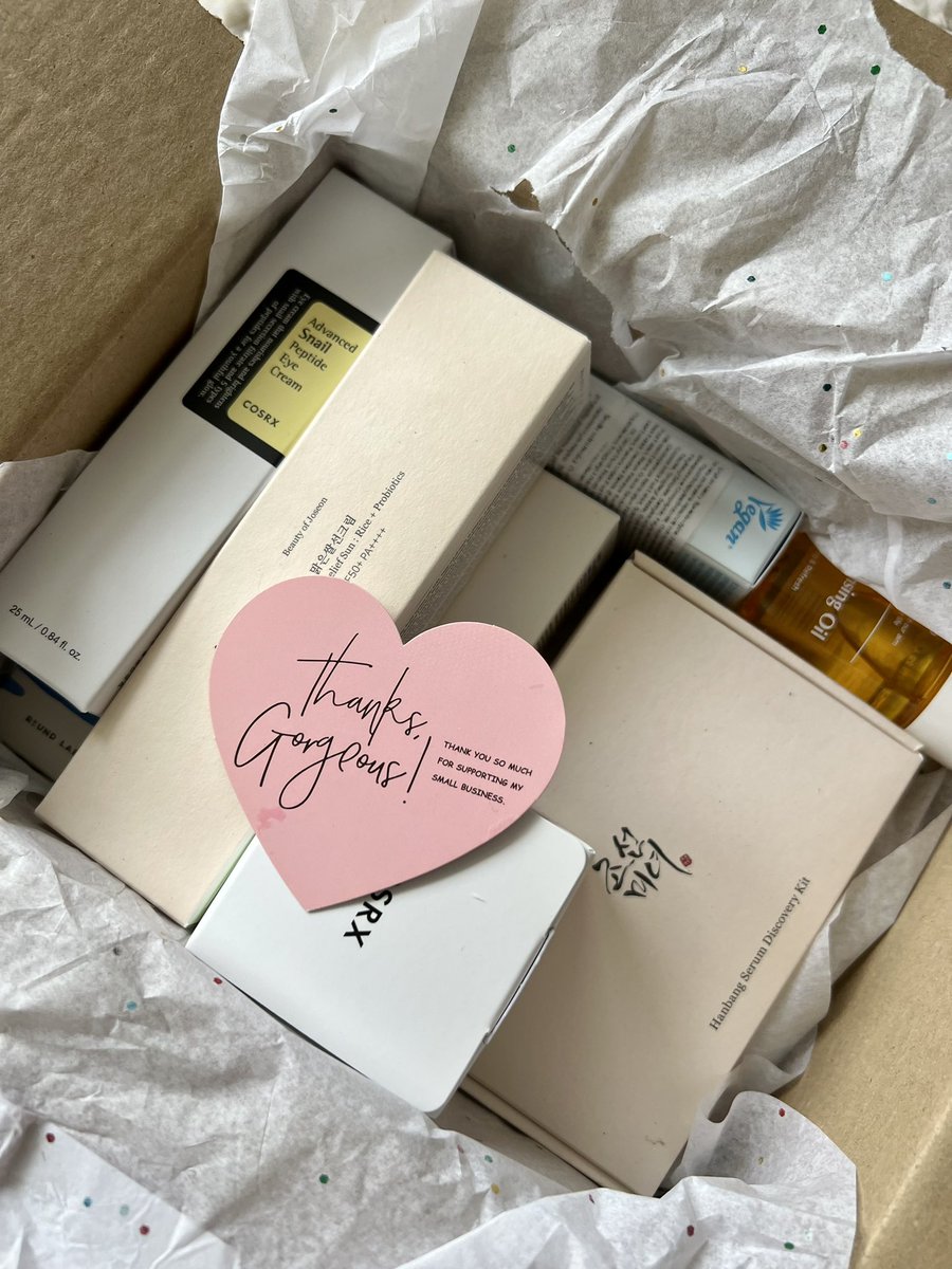 Unpacking packages for creating content is my favorite part 🥺