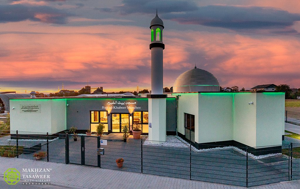 waqfenauusa's tweet photo. Bait-ul-Khabeer Mosque, Inaugurated by Hazrat Khalifatul Masih V (aba) on 11th September 2023- Pfungstadt, Germany
#KaliflnDeutschland #CaliphlnGermany via @makhzanteam https://t.co/XQZE7q5h7c