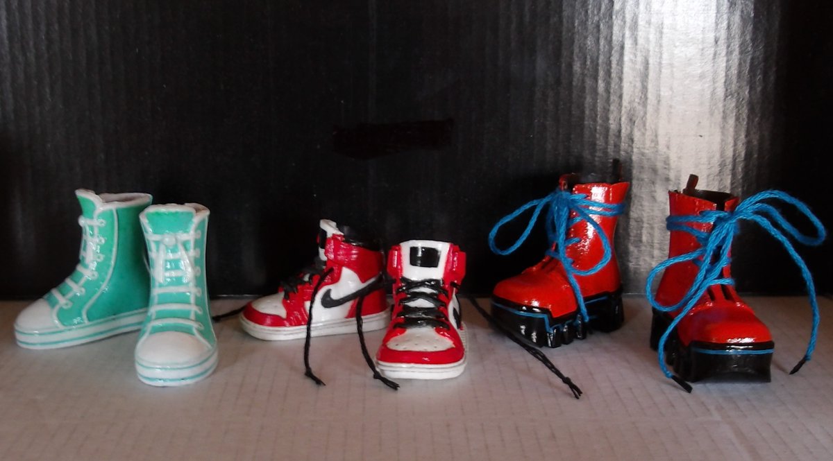 DDarakhen's tweet photo. More shoes just because 🙃 I wonder who are those for ... the mystery is strong with this one 🙄#OOAK #dollshoes bats and spiders are all getting ready for spooky season 🕷️🕸️🦇 https://t.co/xSoi5Iz2T7