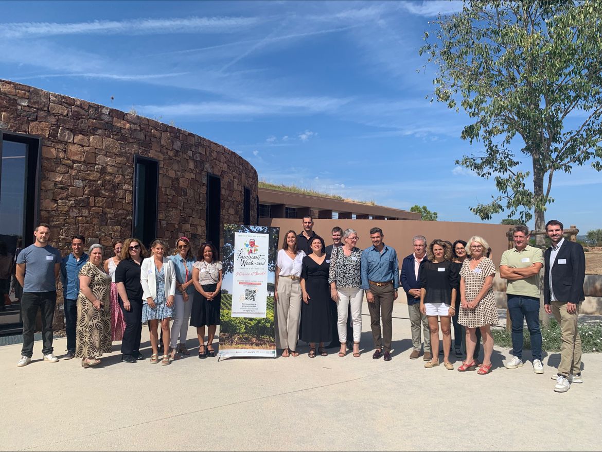 VarTourisme's tweet photo. [#OENOTOURISME]

⏪ Retour sur conf. #presse du #FascinantWeekEnd 2023 d'hier au domaine de Hautes-Pommières en @CoeurDuVar 🍇

👉🏼 Du 19 au 22/10, RDV dans les vignobles du @Departement_Var et @departement13 pour des expériences uniques 

➕d'infos ici : https://t.co/2XyBzMMPzC https://t.co/jy0lqUVWpr
